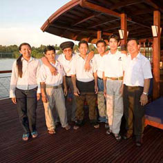 Thức, Thanh, An, Thiện, My and the crews